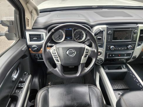 Used 2019 Nissan Titan SL w/ Chrome Package AWD/4WD image 15