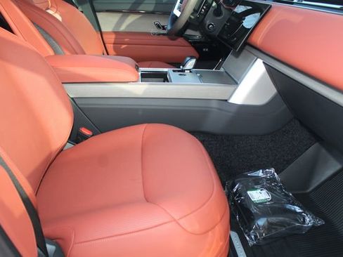 New 2026 Land Rover Range Rover SV image 3
