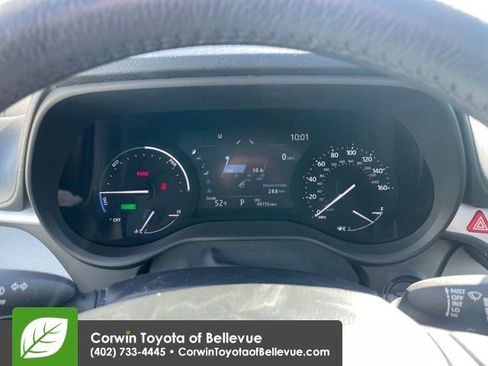 Used 2025 Toyota Sienna XLE image 9