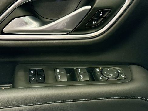 Used 2022 Chevrolet Tahoe Z71 w/ Luxury Package image 19