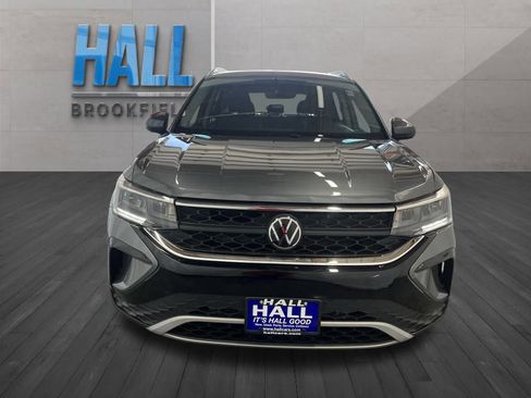 Certified 2024 Volkswagen Taos SE image 9