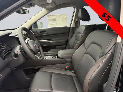 New 2025 Nissan Pathfinder SL image 15