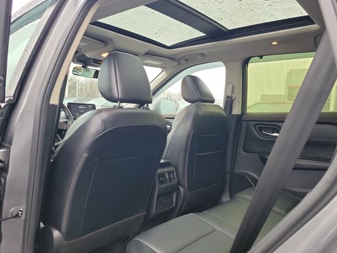 Used 2023 Nissan Rogue SV w/ SV Premium B Package image 9