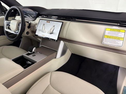 New 2026 Land Rover Range Rover SE image 32