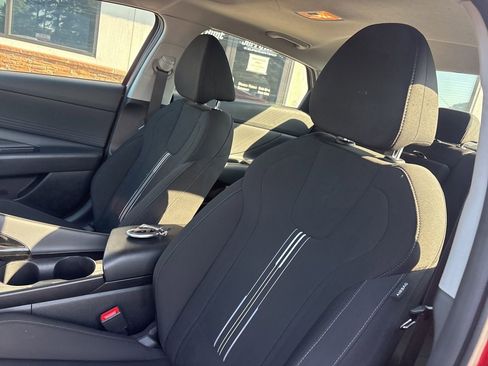Used 2025 Hyundai Elantra SEL FWD image 3