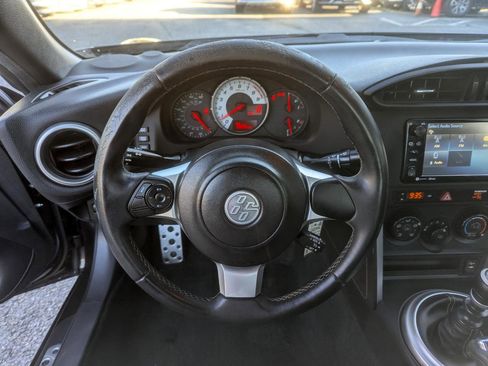 Used 2019 Toyota 86 RWD image 15