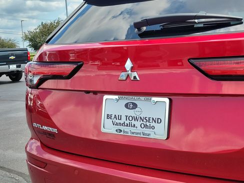 Used 2022 Mitsubishi Outlander ES AWD/4WD image 7