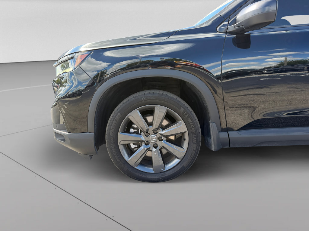 Used 2025 Honda Pilot Sport image 30