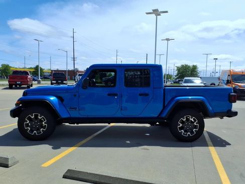 Used 2024 Jeep Gladiator Sport AWD/4WD image 6