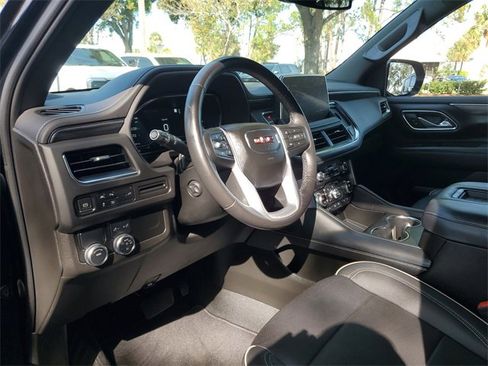 Used 2022 GMC Yukon SLT w/ SLT Premium Package image 19