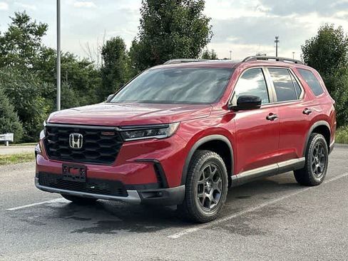 Used 2024 Honda Pilot TrailSport image 1