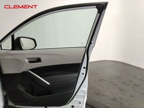 Used 2024 Toyota Corolla Cross L image 34