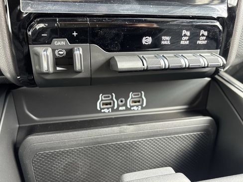 New 2026 RAM 3500 Big Horn AWD/4WD image 18