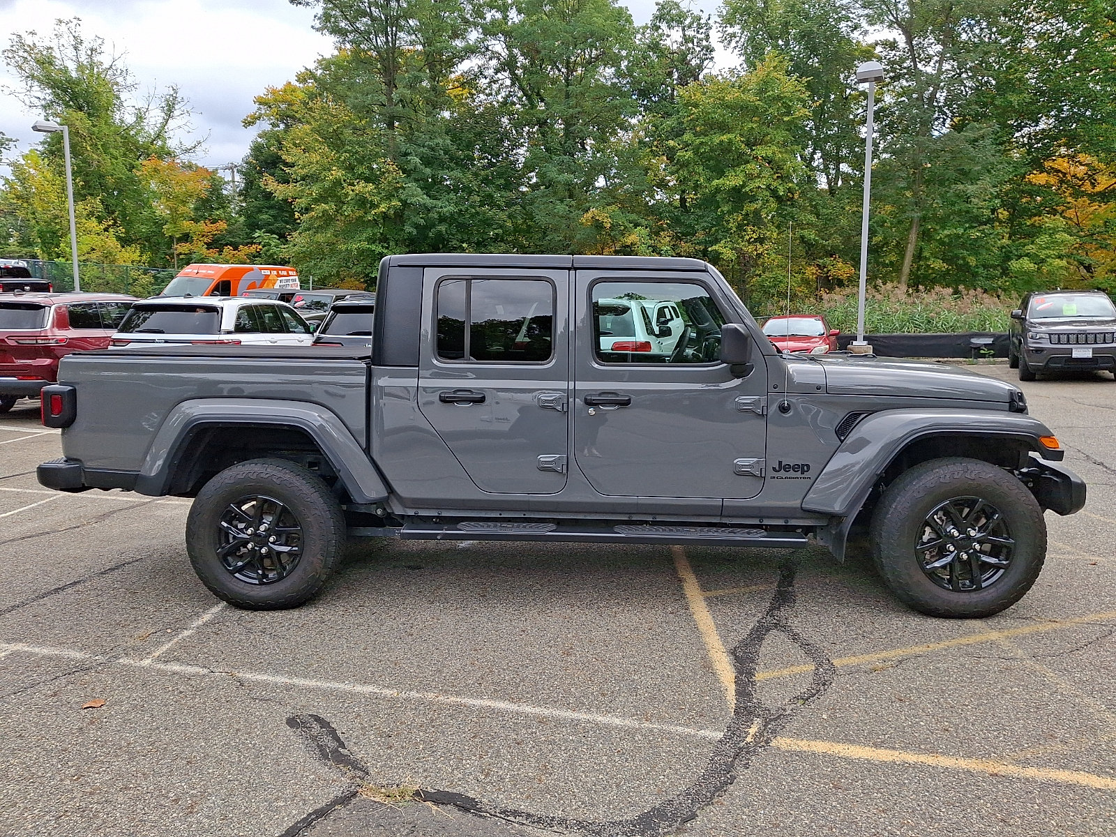 Certified 2023 Jeep Gladiator Sport AWD/4WD image 8