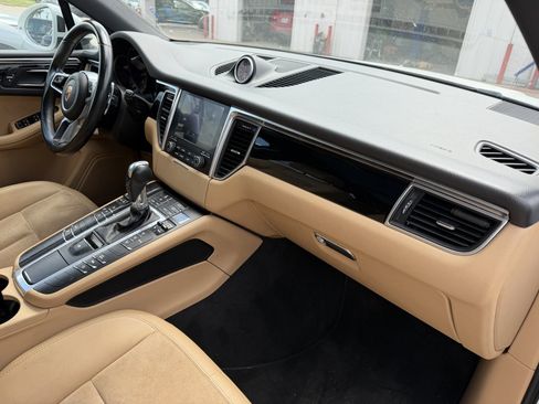 Used 2018 Porsche Macan AWD/4WD image 21