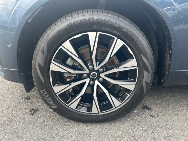 Certified 2025 Volvo XC60 B5 Plus w/ Climate Package AWD/4WD image 9