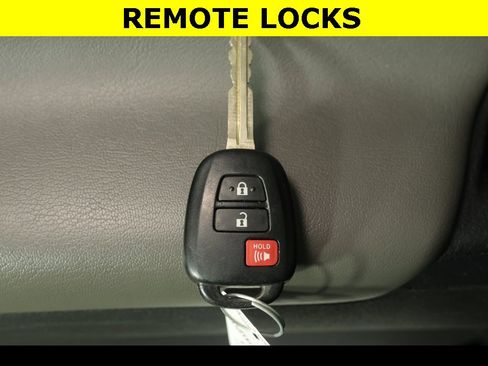 Used 2022 Toyota Tacoma SR image 9