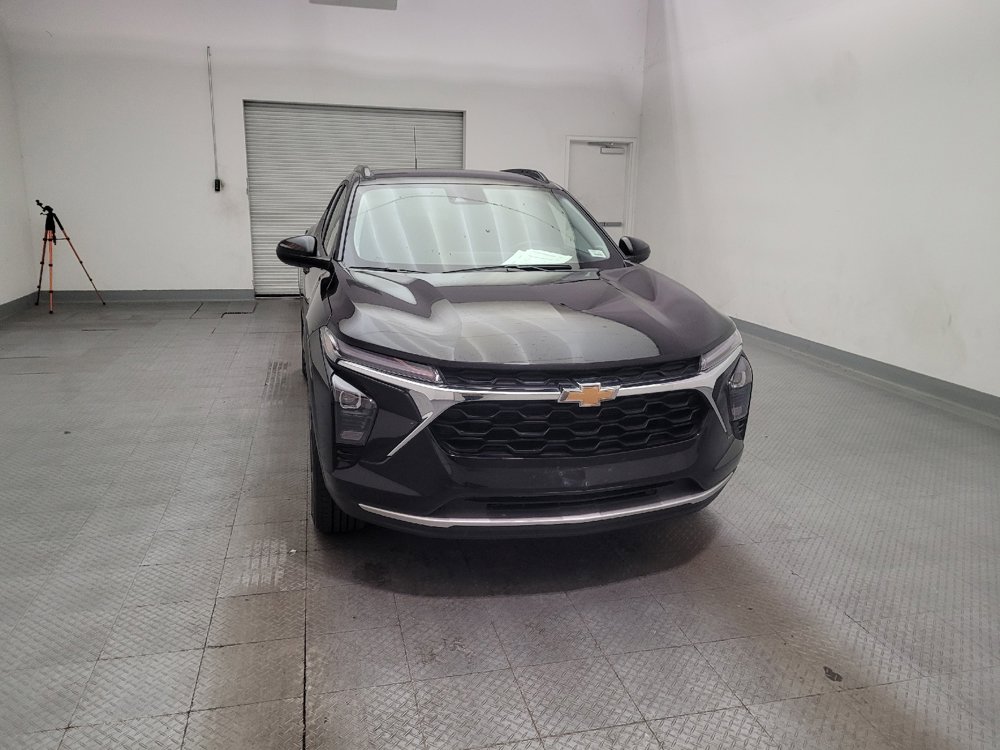 Used 2025 Chevrolet Trax LT w/ LT Convenience Package FWD image 14