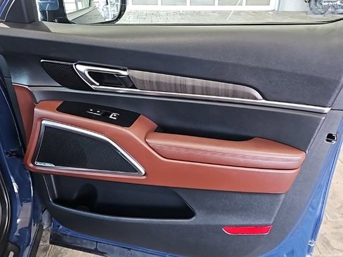 Used 2023 Kia Telluride SX Prestige image 11