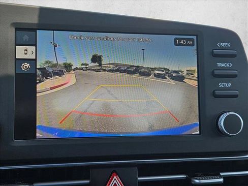 Used 2025 Hyundai Elantra SE FWD image 13