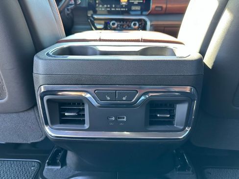 Used 2025 GMC Sierra 2500 Denali Ultimate AWD/4WD image 7