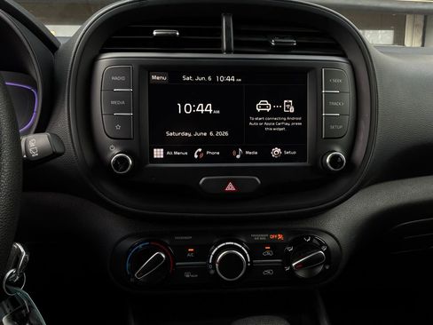 Used 2025 Kia Soul LX w/ LX Technology Package FWD image 24