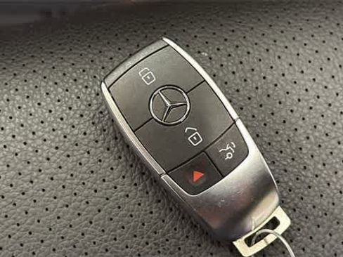 Used 2021 Mercedes-Benz C 300 4MATIC Cabriolet image 33