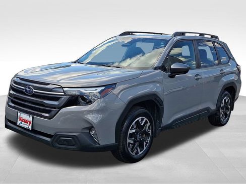 Used 2025 Subaru Forester Premium AWD/4WD image 3