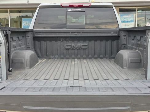 Used 2025 GMC Sierra 1500 AT4 w/ AT4 Premium Package AWD/4WD image 8