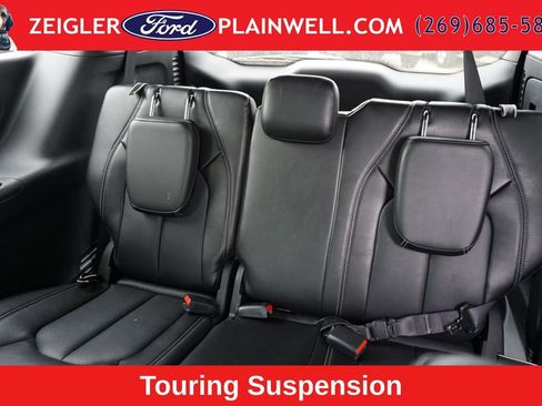 Used 2025 Chrysler Pacifica Select FWD image 13