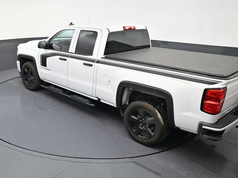 Used 2018 Chevrolet Silverado 1500 Custom w/ Custom Value Package RWD image 14