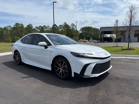 Used 2026 Toyota Camry SE image 6