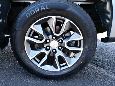 Used 2024 Chevrolet Silverado 1500 LT AWD/4WD image 12