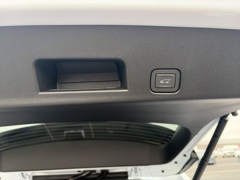 New 2026 Chevrolet Traverse Z71 w/ Driver Confidence Package image 7