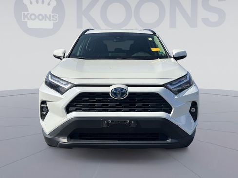 Used 2022 Toyota RAV4 XLE Premium image 11