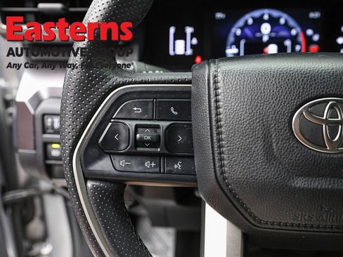 Used 2025 Toyota 4Runner SR5 AWD/4WD image 15