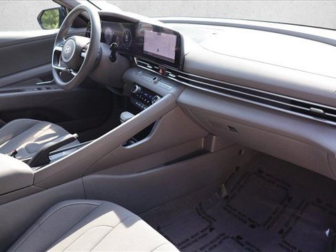 Used 2024 Hyundai Elantra SEL FWD image 27