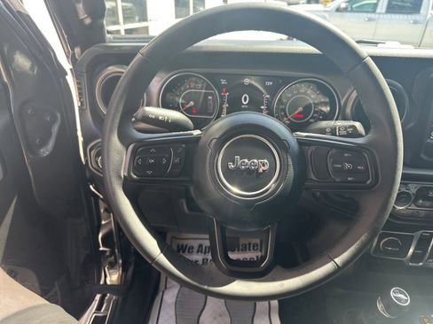 Used 2023 Jeep Gladiator Sport AWD/4WD image 12