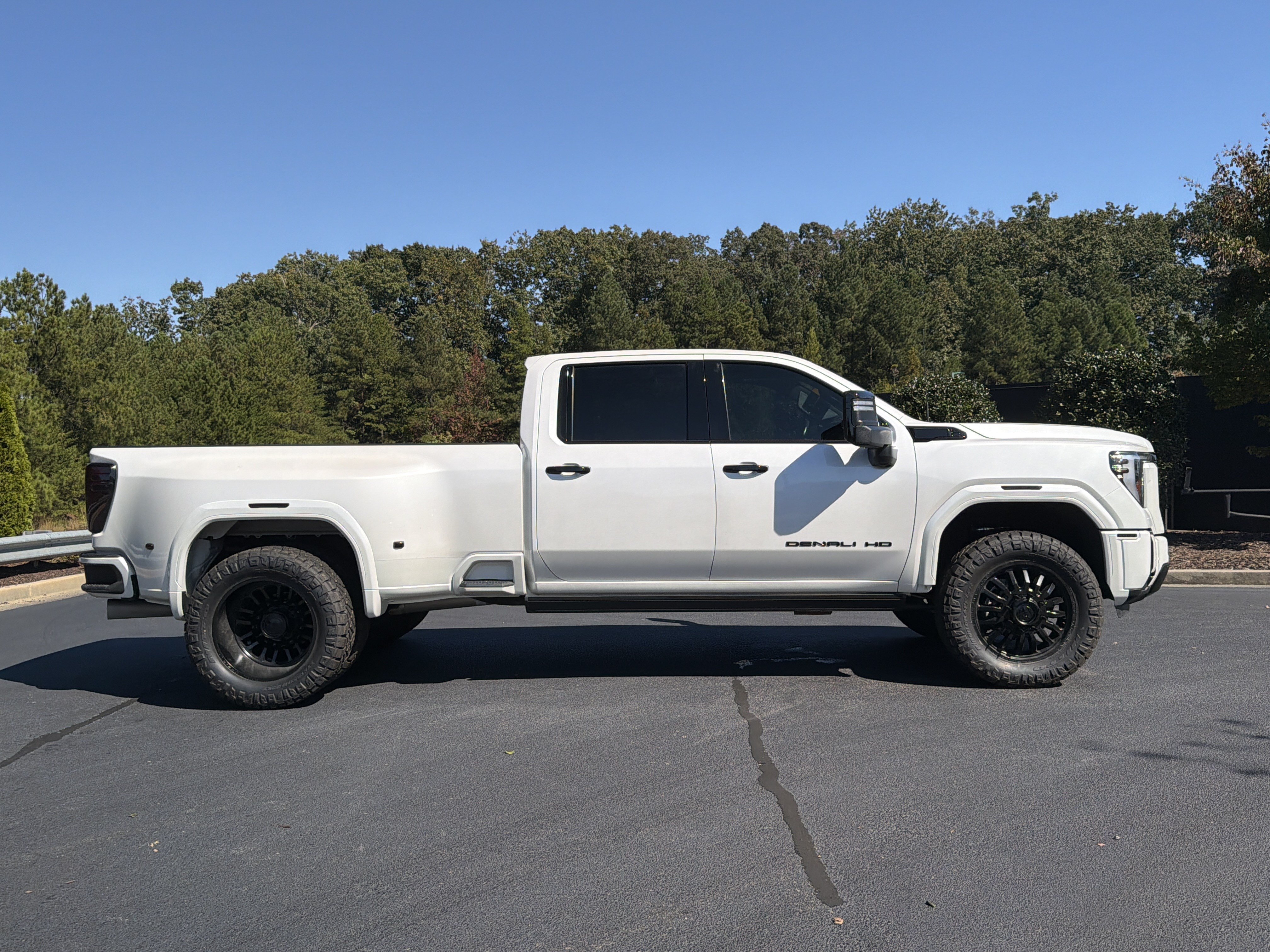 Used 2024 GMC Sierra 3500 Denali Ultimate AWD/4WD image 5