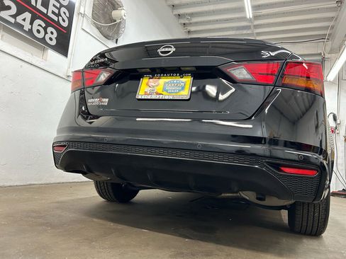 Used 2023 Nissan Altima 2.5 SV image 4