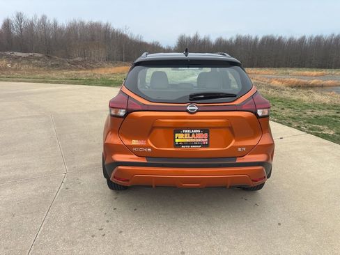 Used 2023 Nissan Kicks SR w/ SR Premium Package FWD image 8