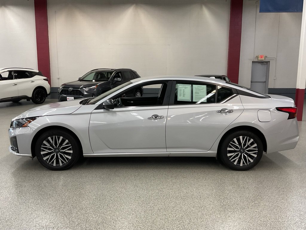 Used 2025 Nissan Altima 2.5 SV AWD/4WD image 8