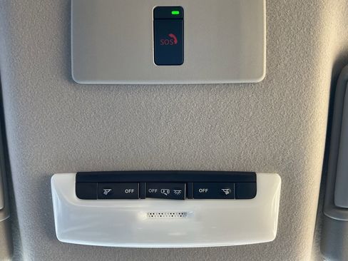 New 2025 Nissan Versa SR w/ Trunk Package image 25