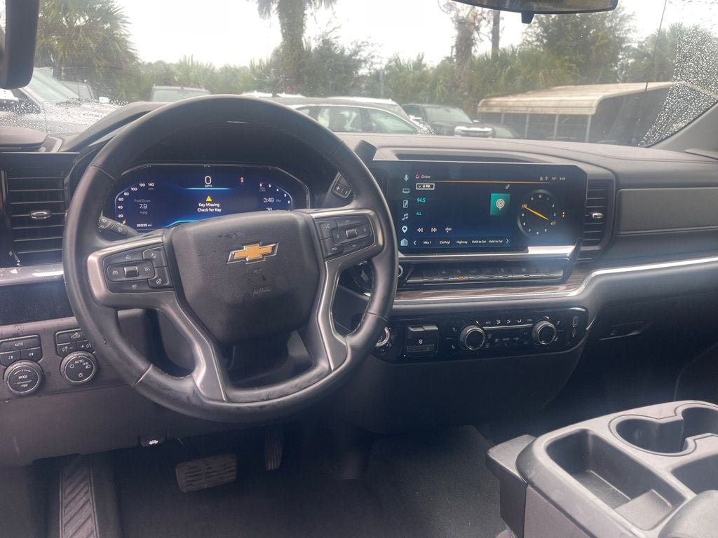 Used 2025 Chevrolet Silverado 1500 LT AWD/4WD image 13