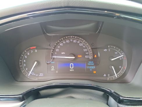 Used 2017 Cadillac XT5 Luxury w/ Driver Awareness Package FWD image 24