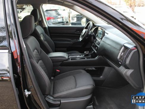 Used 2024 Nissan Pathfinder S image 40