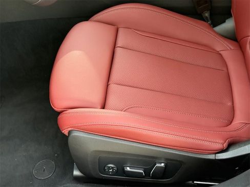 Used 2025 BMW 330i xDrive Sedan w/ Premium Package image 21