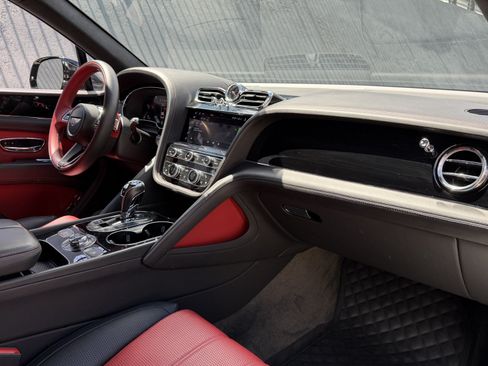 Certified 2023 Bentley Bentayga AWD/4WD image 2