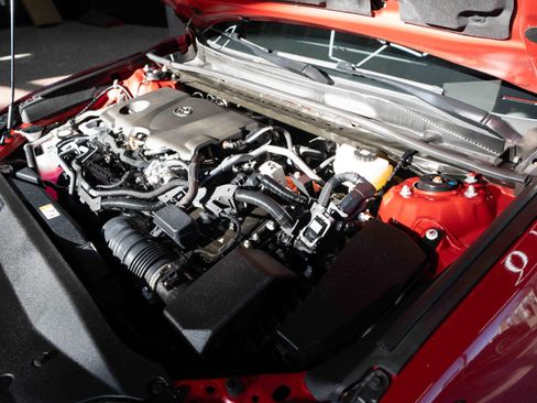 Used 2025 Toyota Camry SE image 32