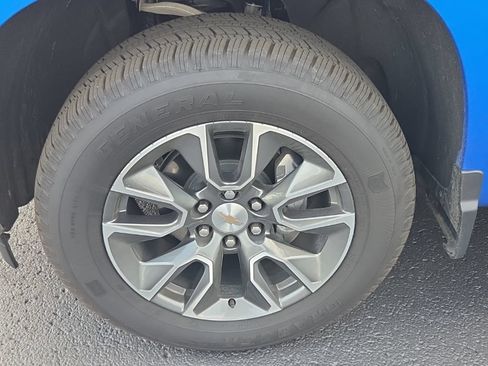 Used 2025 Chevrolet Silverado 1500 LT AWD/4WD image 9